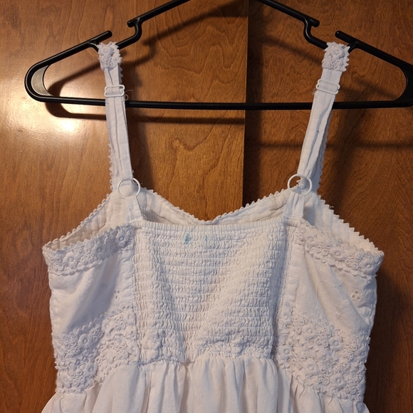 Elegant White Lace Trim Dress - Picture 6 of 8